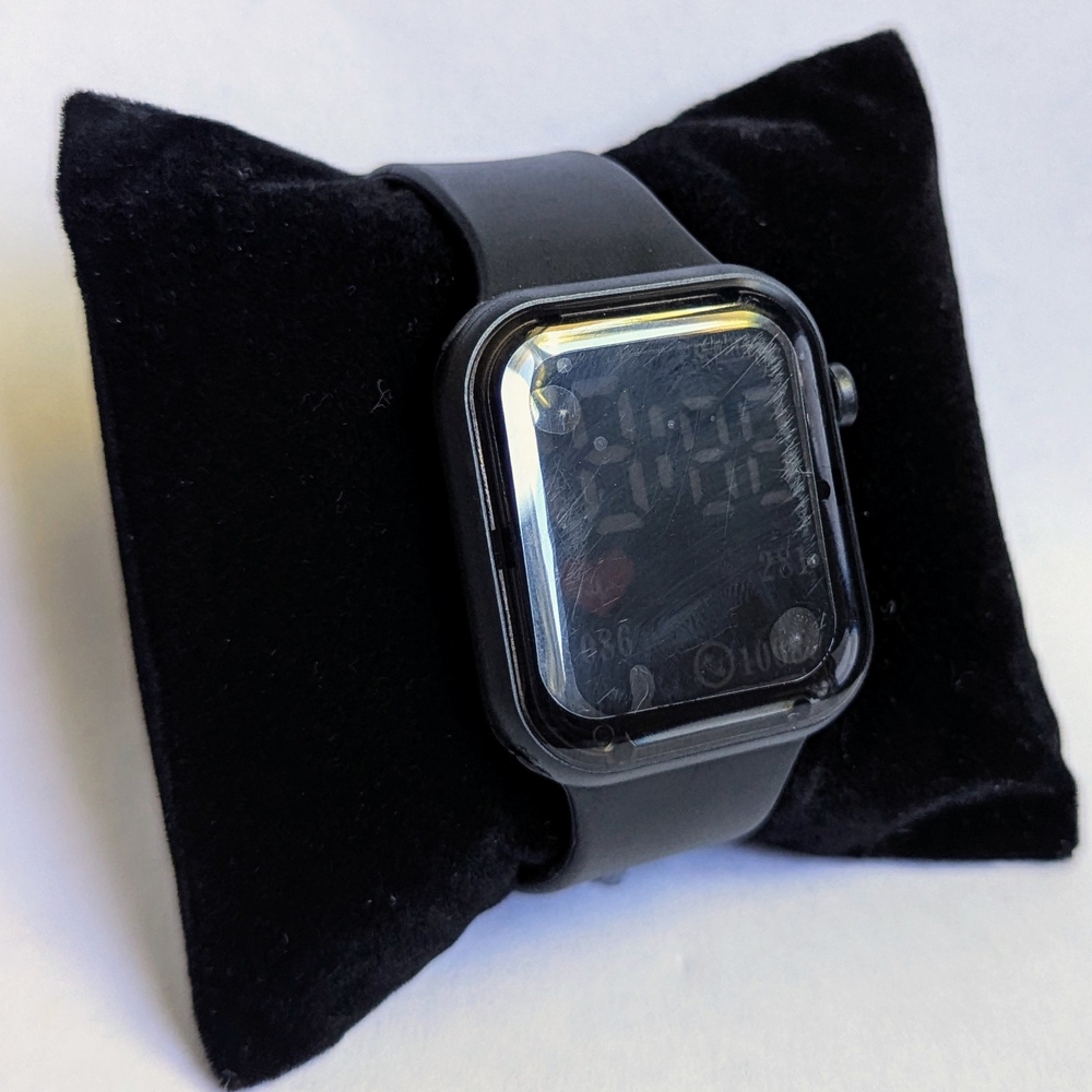 Digital Watch (no smartwatch) with Square Display and Silicone Band